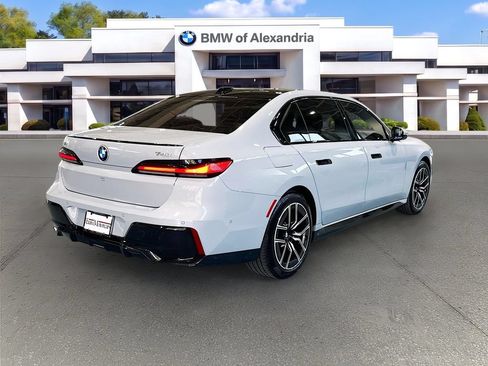 Used 2025 BMW 740i xDrive w/ Premium Package AWD/4WD image 5