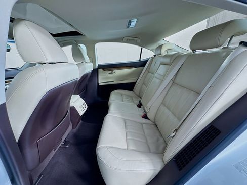 Used 2017 Lexus ES 300h w/ Luxury Package image 22