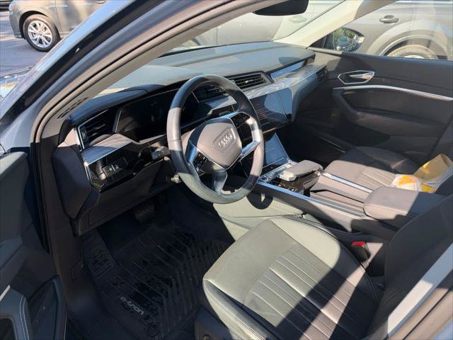 Used 2024 Audi Q8 e-tron Premium Plus w/ Premium Plus Package AWD/4WD image 6