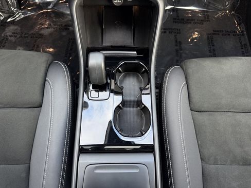 Used 2023 Volvo XC40 Recharge Plus image 22