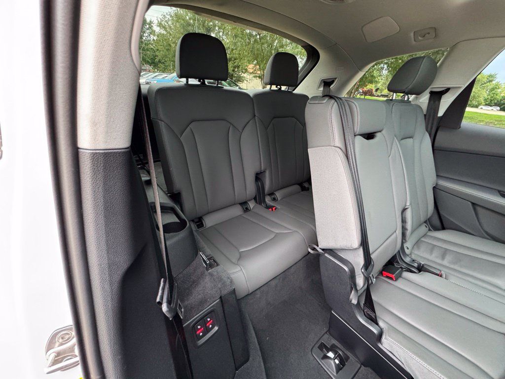 Used 2025 Audi Q7 3.0T Premium Plus AWD/4WD image 18
