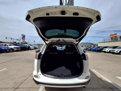 Used 2017 Toyota RAV4 XLE FWD image 38