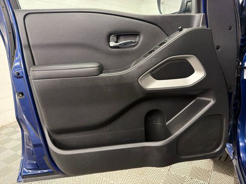 Used 2022 Nissan Frontier SV RWD image 16