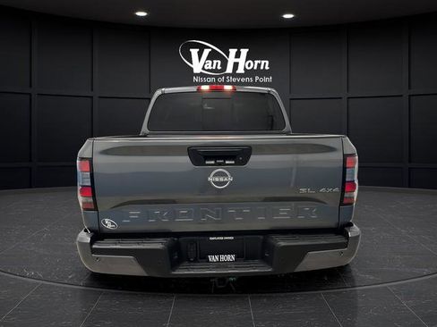 Used 2025 Nissan Frontier SL AWD/4WD image 6
