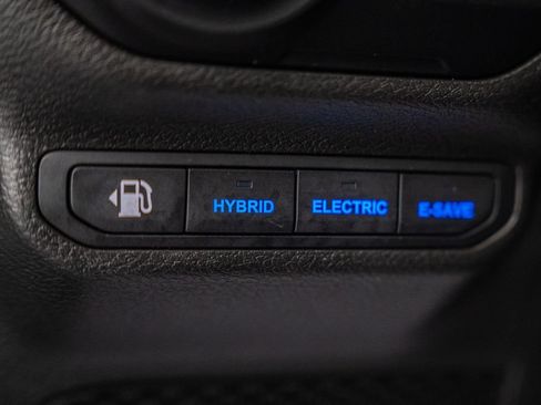 Used 2022 Jeep Wrangler Unlimited Sahara AWD/4WD image 43