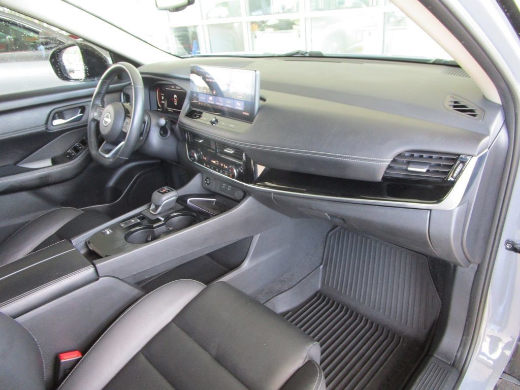 Used 2024 Nissan Rogue SL FWD image 31