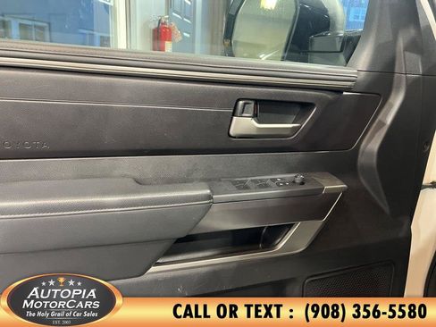 Used 2022 Toyota Tundra SR5 w/ SR5 Convenience Package AWD/4WD image 17