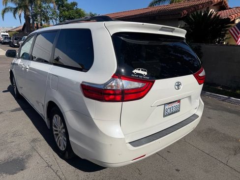 Used 2015 Toyota Sienna XLE w/ XLE Navigation Package FWD image 11