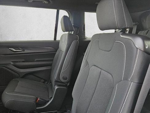 New 2026 Jeep Grand Cherokee L 4WD image 15