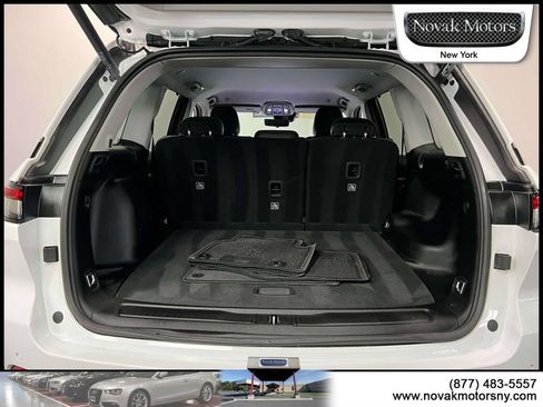 Used 2023 Jeep Grand Cherokee Limited w/ Luxury Tech Group II AWD/4WD image 12