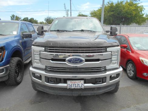 Used 2018 Ford F250 Lariat w/ Lariat Ultimate Package AWD/4WD image 2