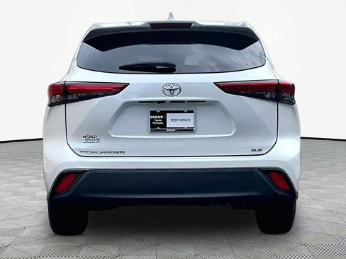 Used 2023 Toyota Highlander XLE FWD image 5