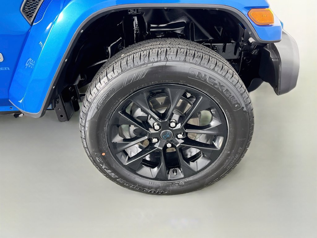 Used 2024 Jeep Wrangler Unlimited Sahara w/ Dual Top Group AWD/4WD image 37