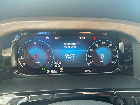 Used 2025 Volkswagen Atlas SE AWD/4WD image 24