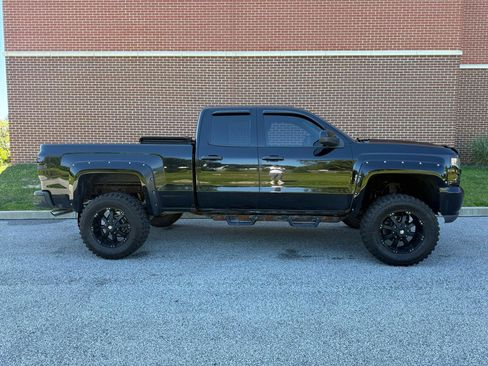 Used 2017 Chevrolet Silverado 1500 Custom w/ Custom Convenience Package AWD/4WD image 18