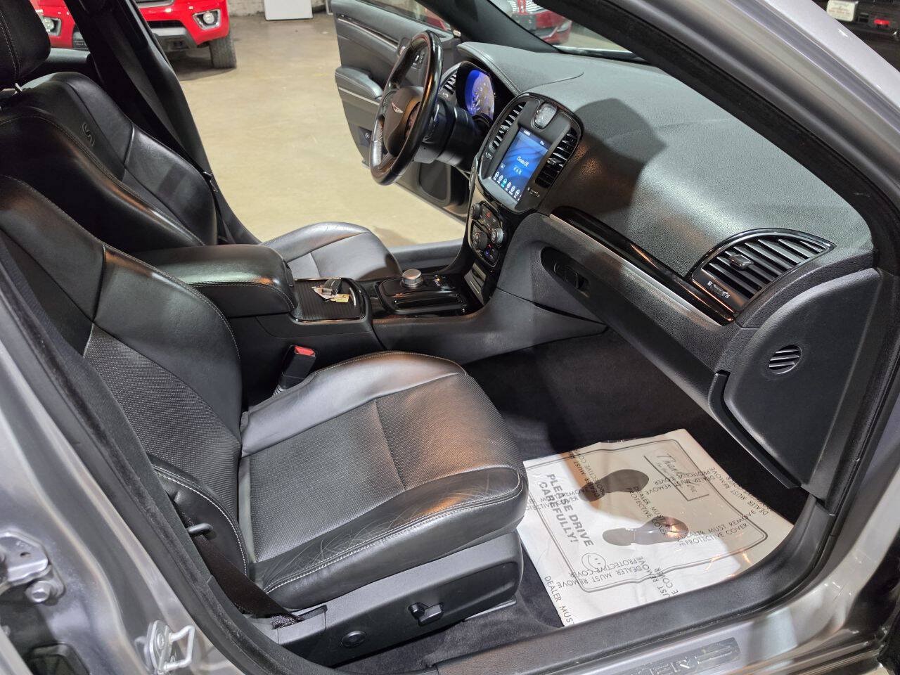 Used 2018 Chrysler 300 S w/ Safetytec Plus Group RWD image 34