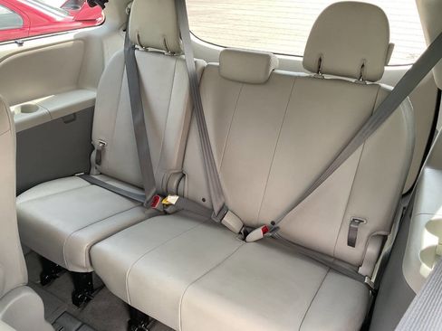 Used 2012 Toyota Sienna XLE FWD image 31