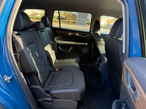 Used 2025 Volkswagen Atlas SE image 12