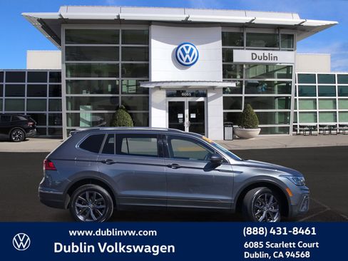 Certified 2023 Volkswagen Tiguan SE w/ Panoramic Sunroof Package image 3
