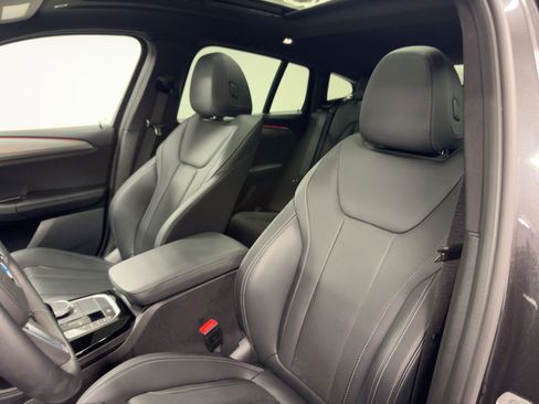 Used 2025 BMW X4 xDrive30i image 22