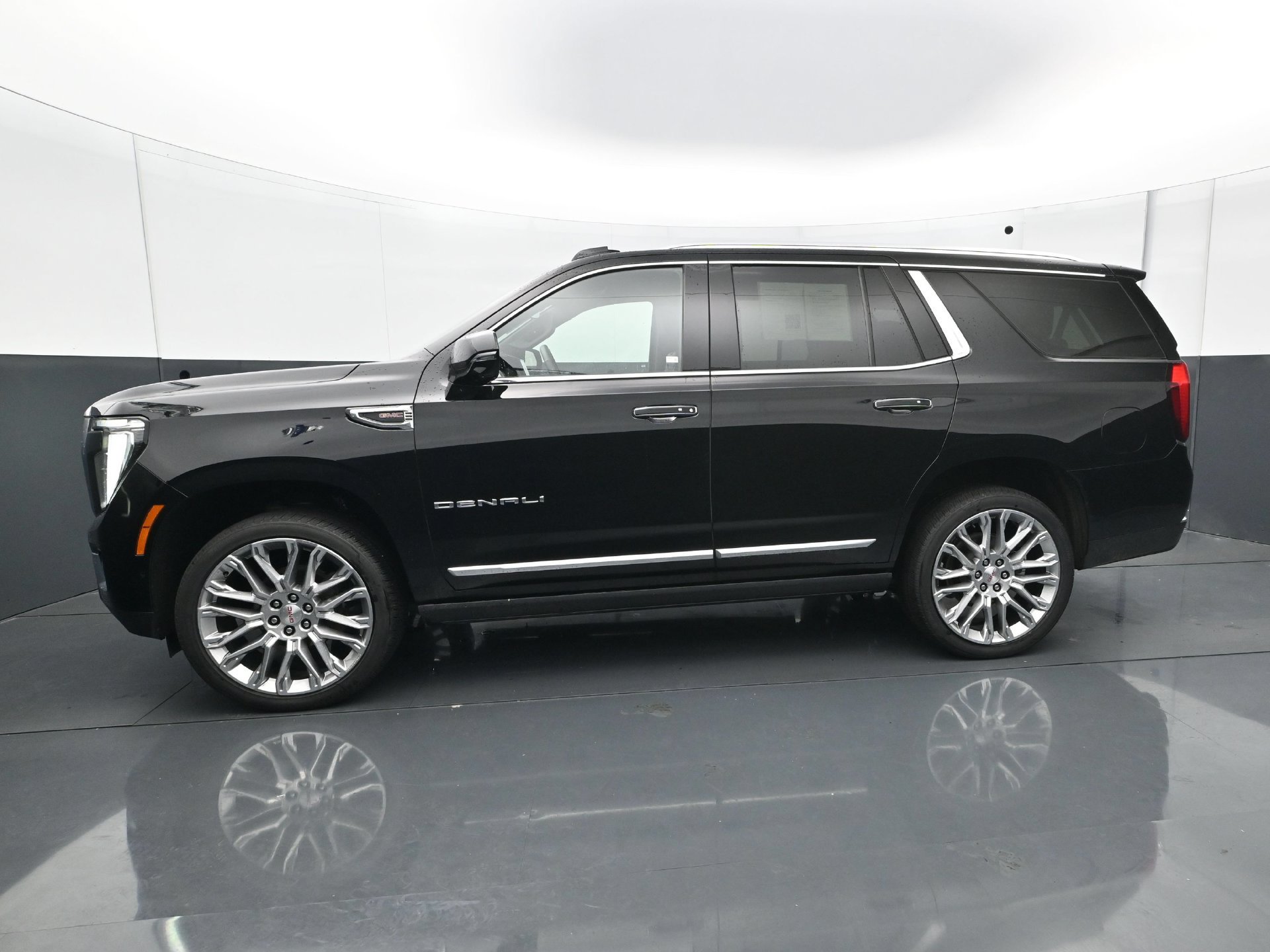 Used 2025 GMC Yukon Denali w/ Denali Reserve Package AWD/4WD image 2