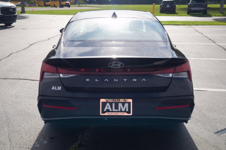 New 2026 Hyundai Elantra SE FWD image 6