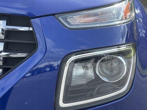 Used 2024 Hyundai Venue SEL FWD image 6