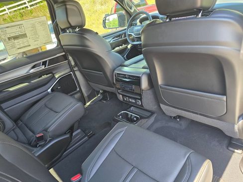 New 2026 Jeep Grand Wagoneer 4WD image 26
