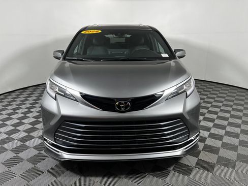 Used 2026 Toyota Sienna Limited FWD image 2