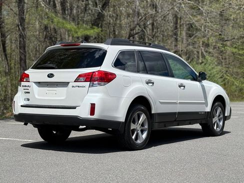 Used 2014 Subaru Outback 2.5i Limited AWD/4WD image 3
