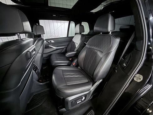 Used 2022 BMW X7 M50i image 22