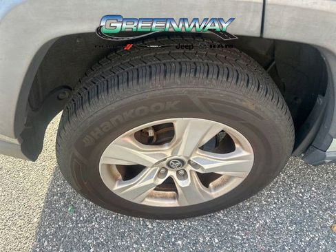 Used 2021 Toyota RAV4 XLE FWD image 8