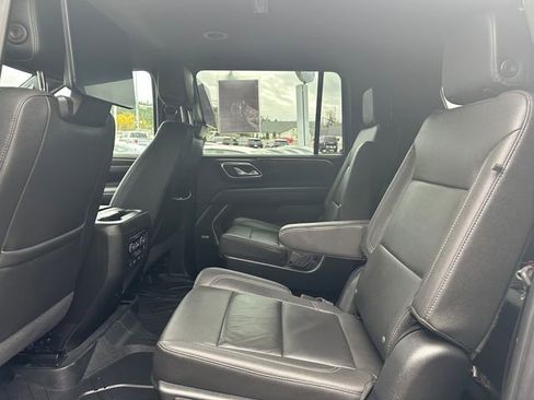 Used 2023 Chevrolet Suburban Z71 image 18