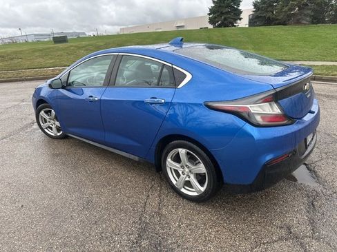 Used 2017 Chevrolet Volt LT w/ Comfort Package image 2