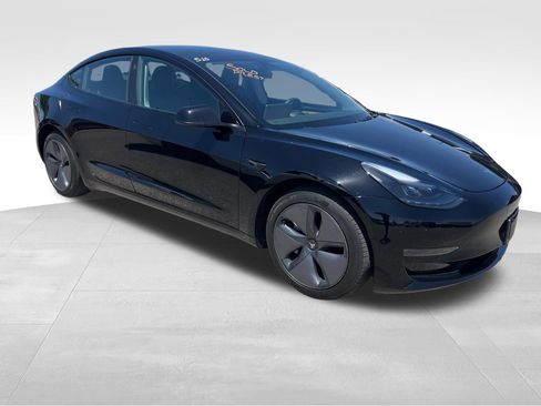 Used 2023 Tesla Model 3 Standard Range RWD image 3
