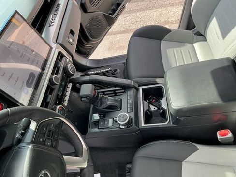 Used 2025 Toyota Tacoma 4x4 Double Cab image 24
