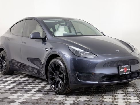 Used 2024 Tesla Model Y Long Range image 11