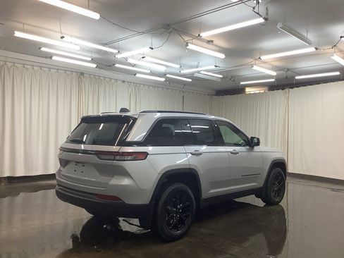 New 2026 Jeep Grand Cherokee Altitude AWD/4WD image 6
