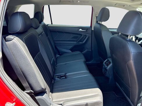 Used 2023 Volkswagen Tiguan SE w/ Panoramic Sunroof Package FWD image 22