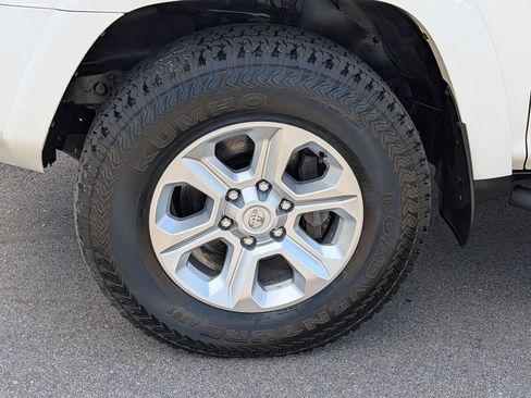 Used 2022 Toyota 4Runner SR5 Premium w/ Moonroof Package AWD/4WD image 10