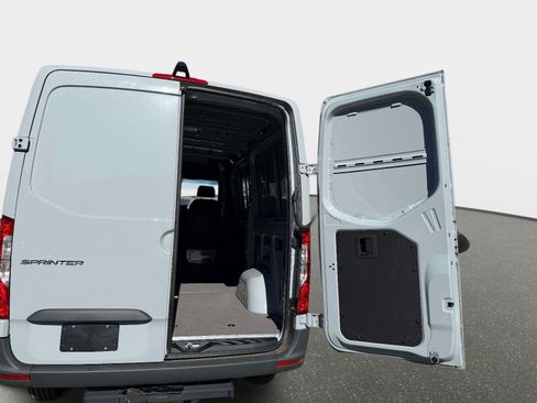 Used 2024 Mercedes-Benz Sprinter 2500 image 13