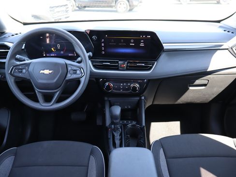 Used 2025 Chevrolet TrailBlazer LT AWD/4WD image 14