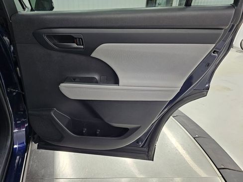 Used 2021 Toyota Highlander LE image 35