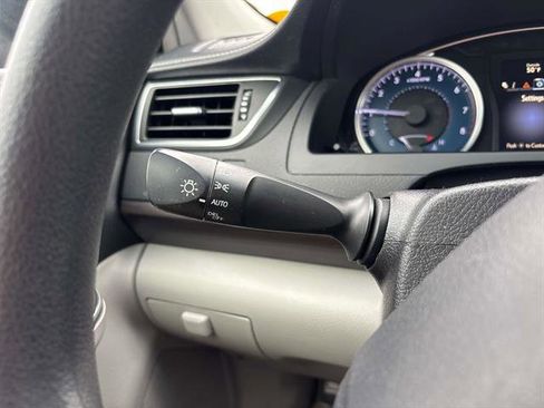 Used 2016 Toyota Camry LE image 26