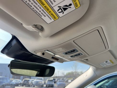 Used 2021 Land Rover Range Rover Evoque SE image 18