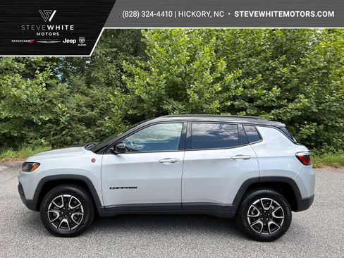 Used 2024 Jeep Compass Trailhawk AWD/4WD image 1