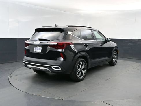 Used 2023 Kia Seltos EX AWD/4WD image 5