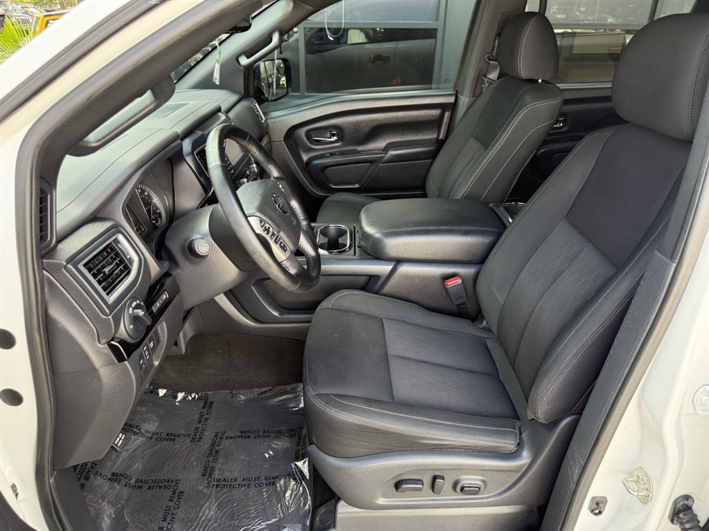 Used 2018 Nissan Titan SV w/ SV Convenience Package AWD/4WD image 12