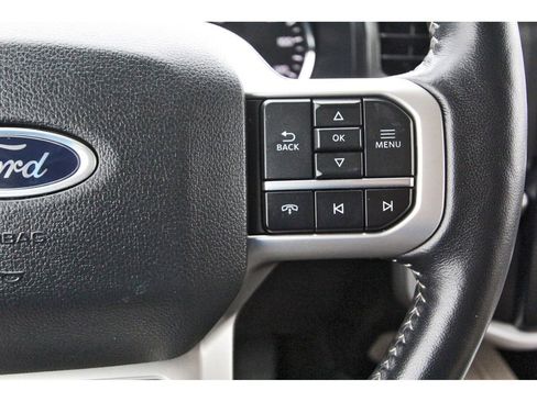 Certified 2024 Ford Expedition XLT RWD image 19