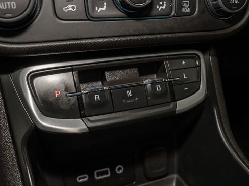 Used 2024 GMC Terrain SLE w/ Driver Convenience Package image 14